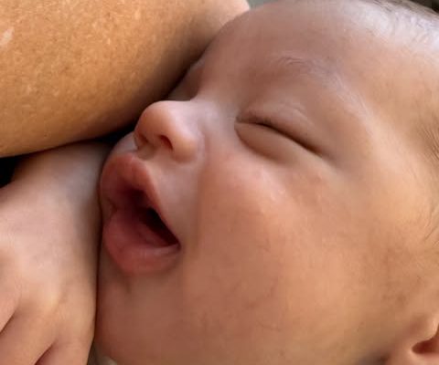 Rocío Marengo abrió las puertas de la habitación de Isidro: cuna tejida y caballitos