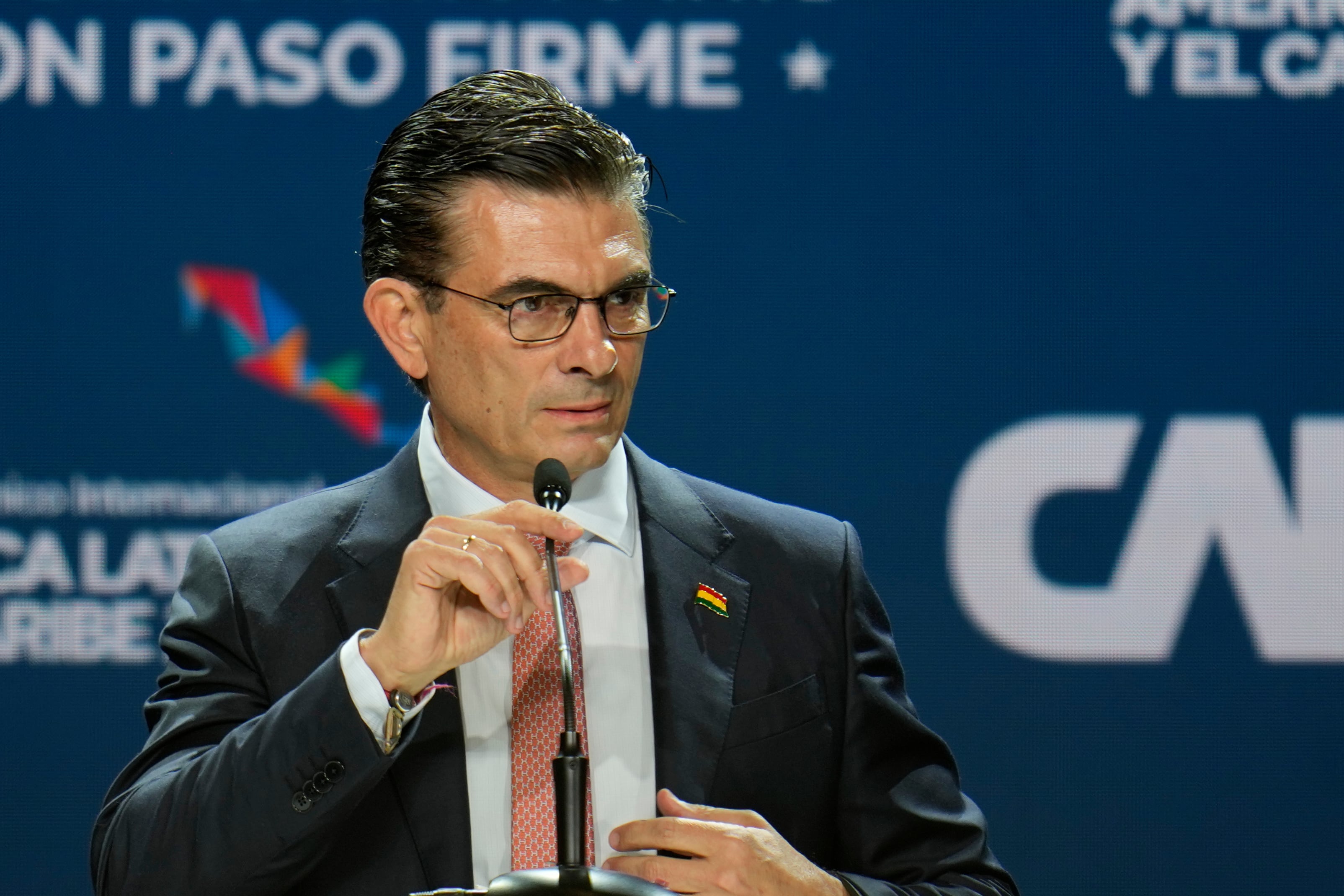 El presidente boliviano, Rodrigo Paz, habla durante un foro económico organizado por el Banco de Desarrollo de América Latina y el Caribe (CAF) en la Ciudad de Panamá, el miércoles 28 de enero de 2026 (Foto AP/Matias Delacroix)