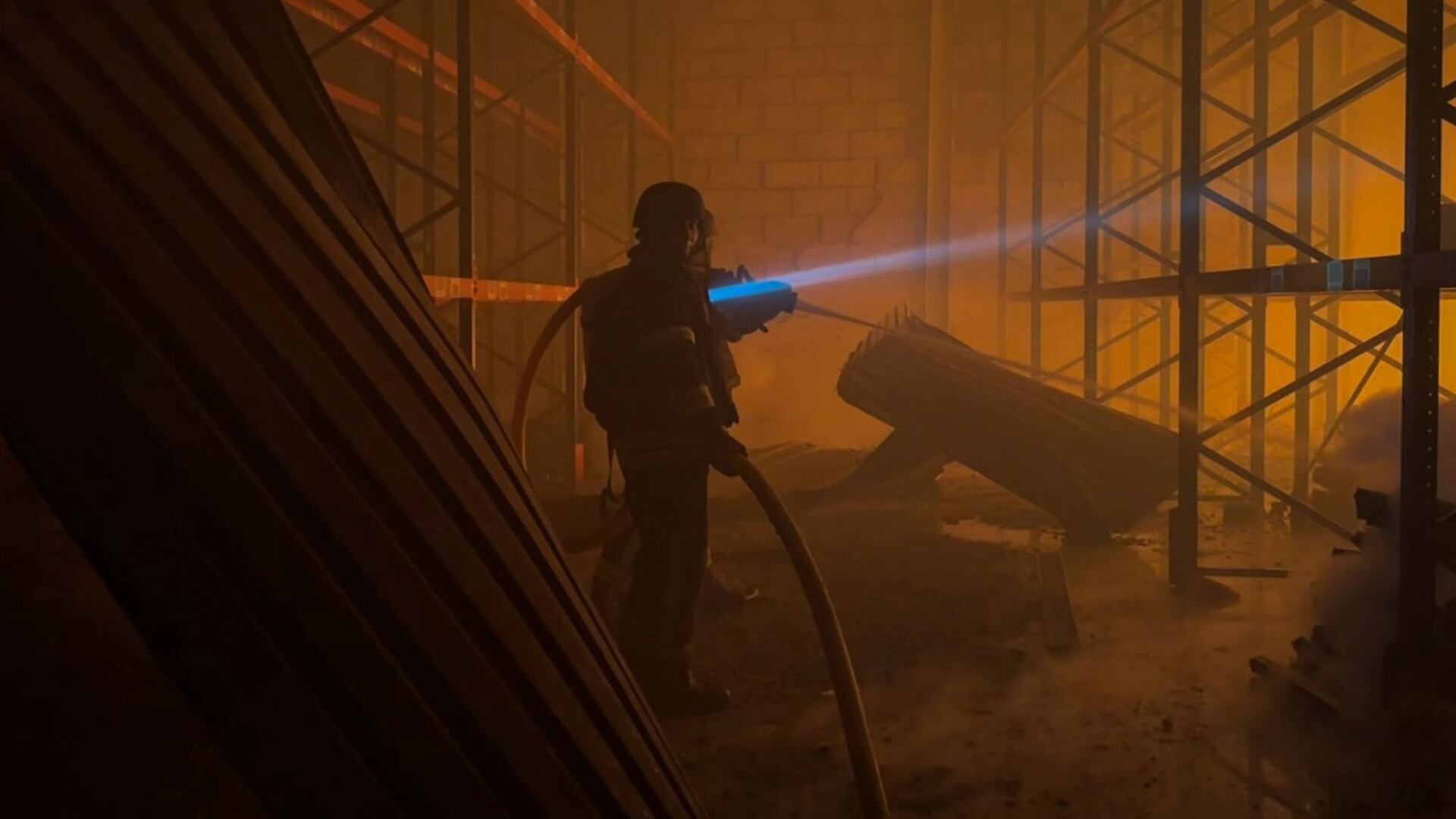 En Volhynia, 30 rescatistas y 8 unidades de equipo trabajaron para eliminar los incendios (Créditos: Servicio Estatal de Emergencias de Ucrania)