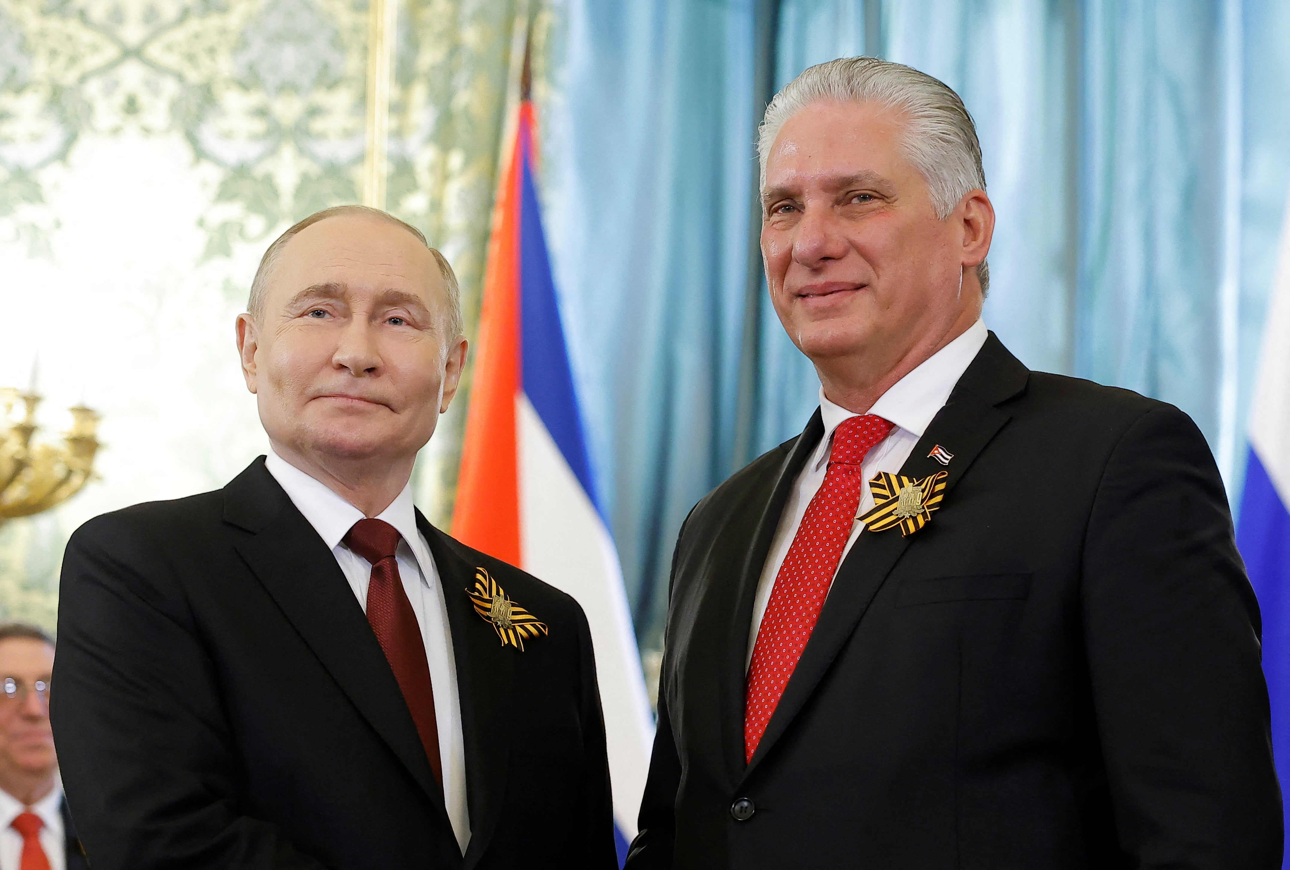 Vladimir Putin analiza enviar un salvataje a Miguel Diaz-Canel, en medio de la crisis cubana (REUTERS/Maxim Shemetov)