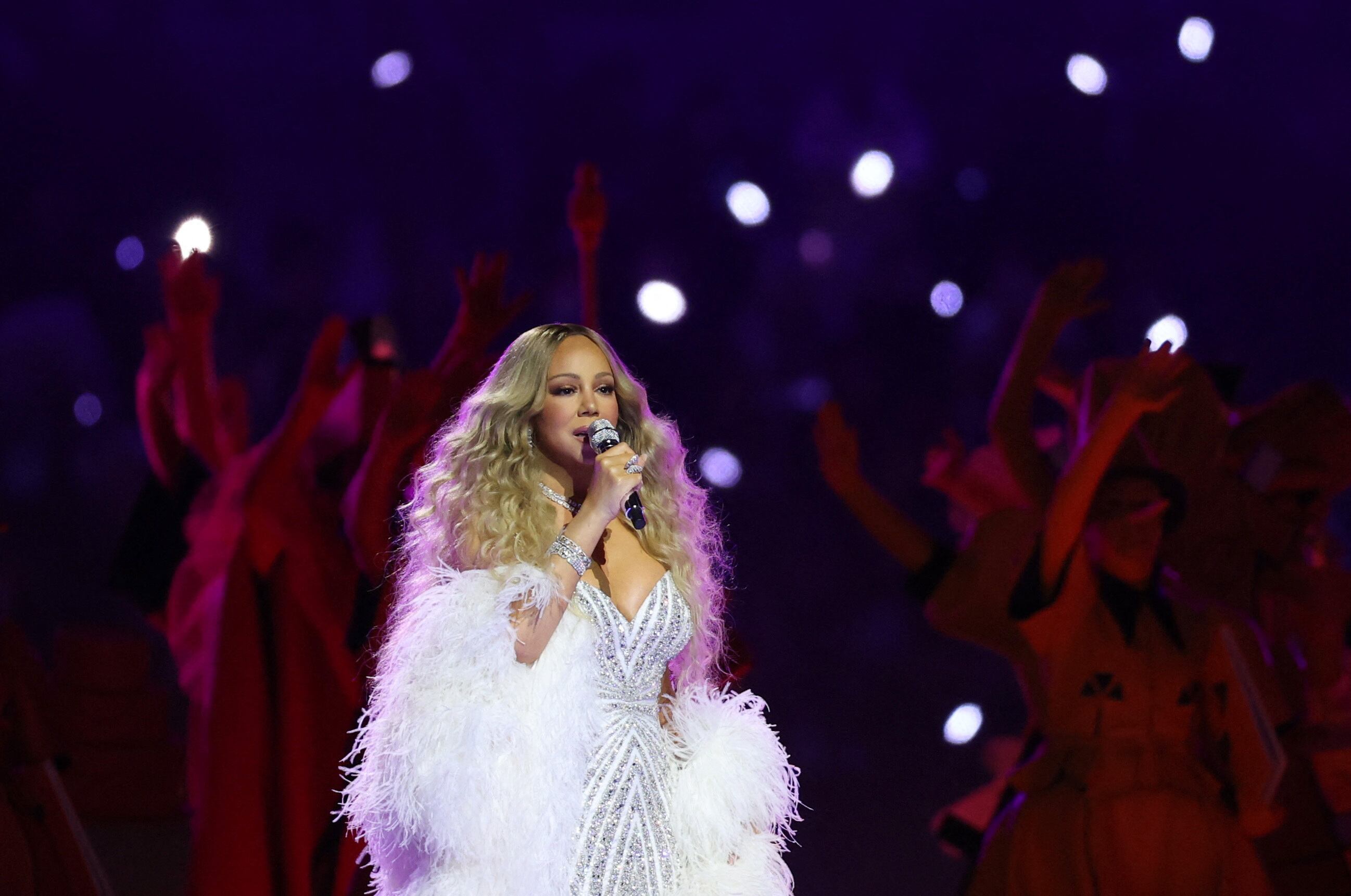 La cantante Mariah Carey brilló en una de las primeras presentaciones de la ceremonia (Crédito: Reuters/Yara Nardi)