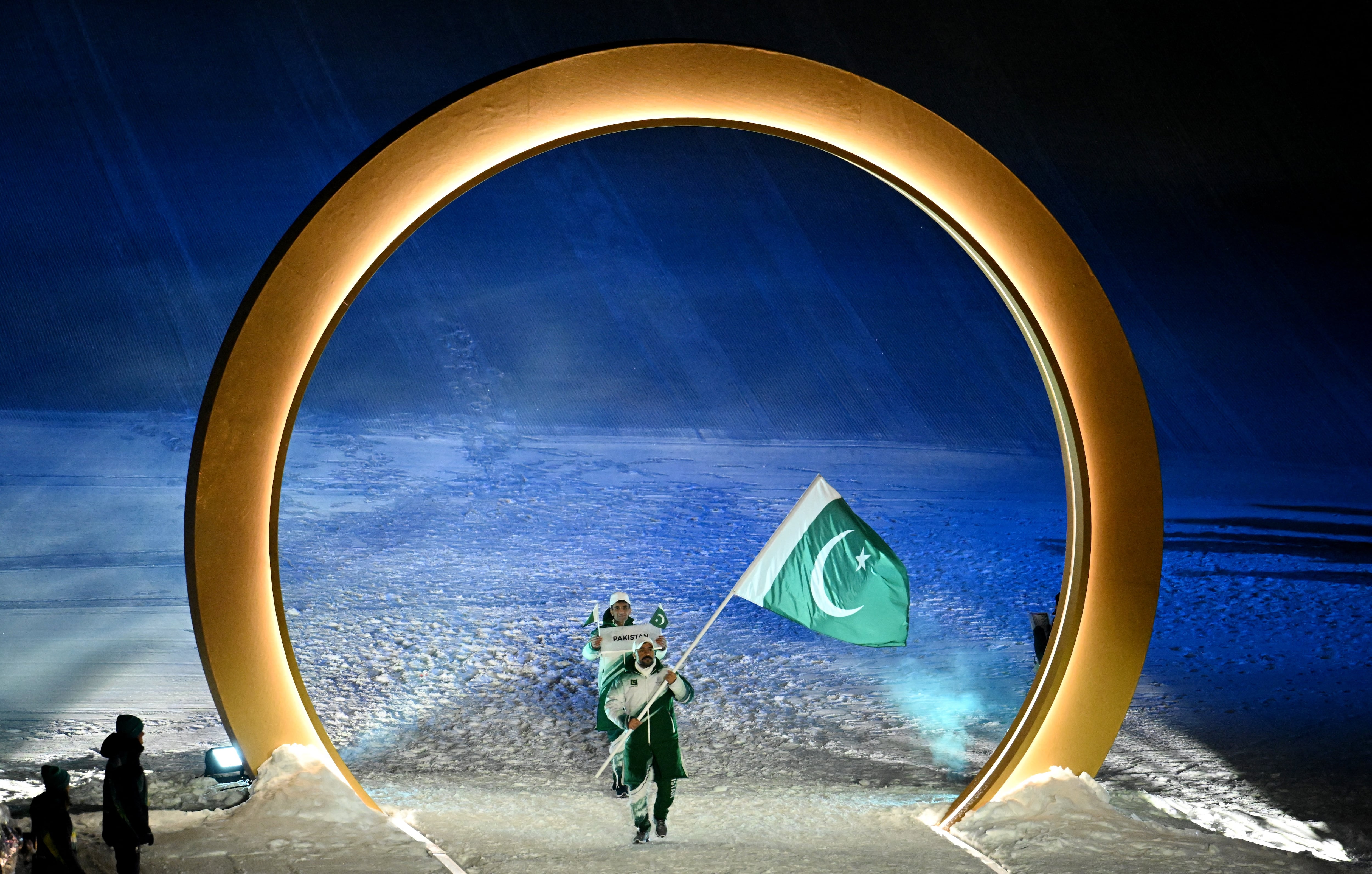 Muhammad Karim fue el encargado de flamear la bandera de Pakistán (Crédito: Reuters/Dylan Martinez)