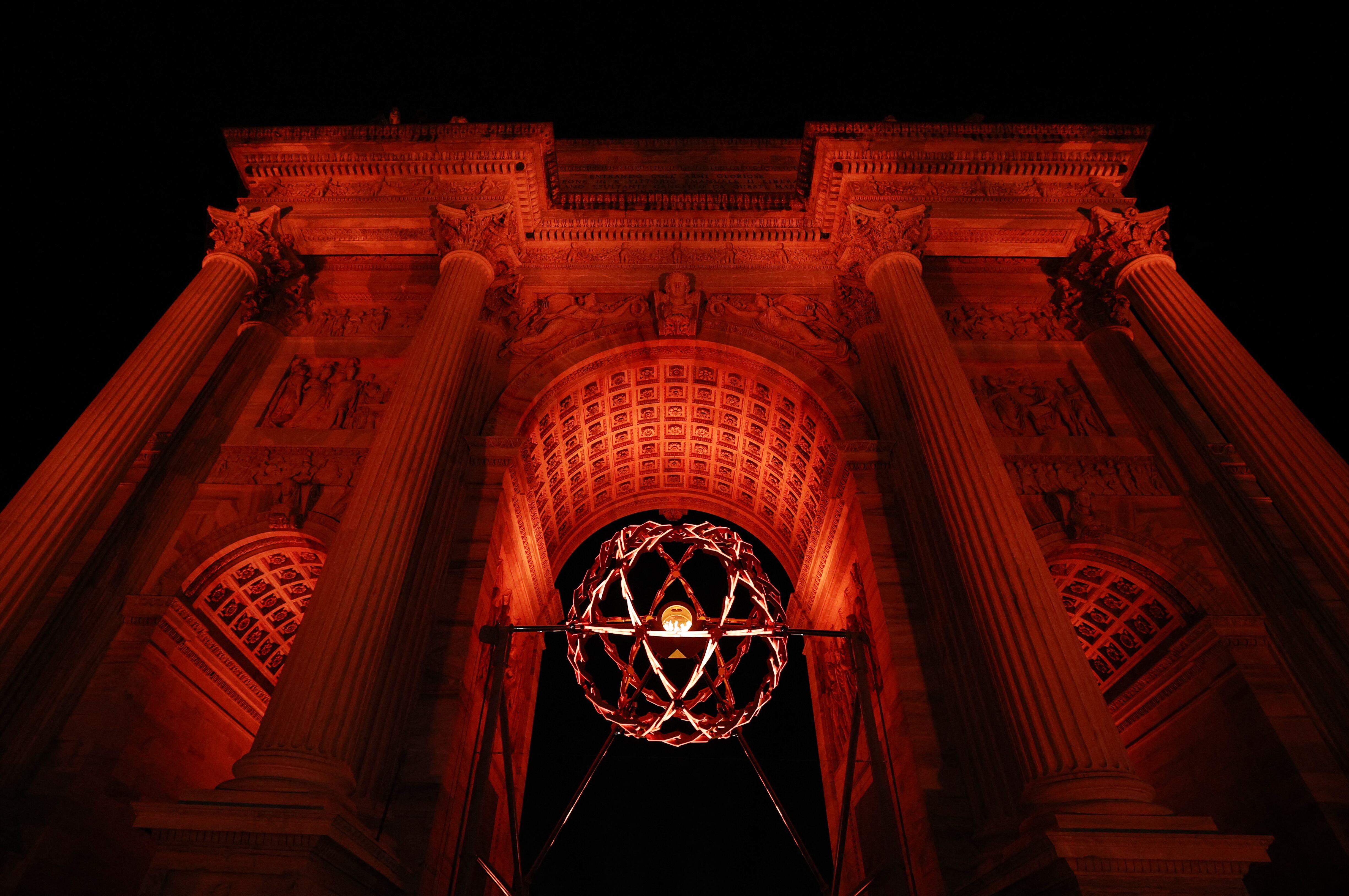 Así luce la llama olímpica en el pebetero (Crédito: Reuters/Guglielmo Mangiapane)