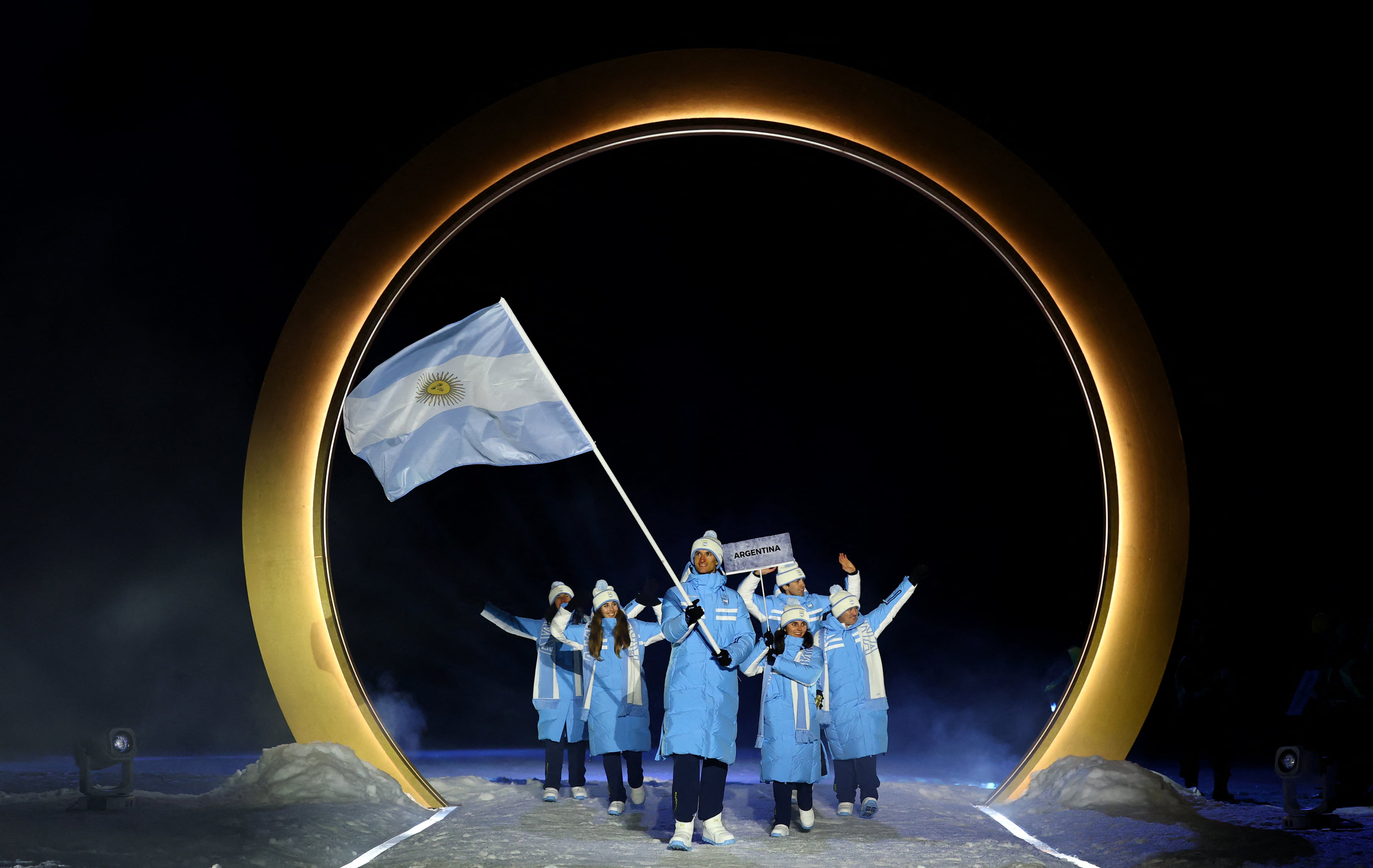 Franco Dal Farra fue el abanderado argentino en Predazzo (Crédito: Reuters/Kai Pfaffenbach)