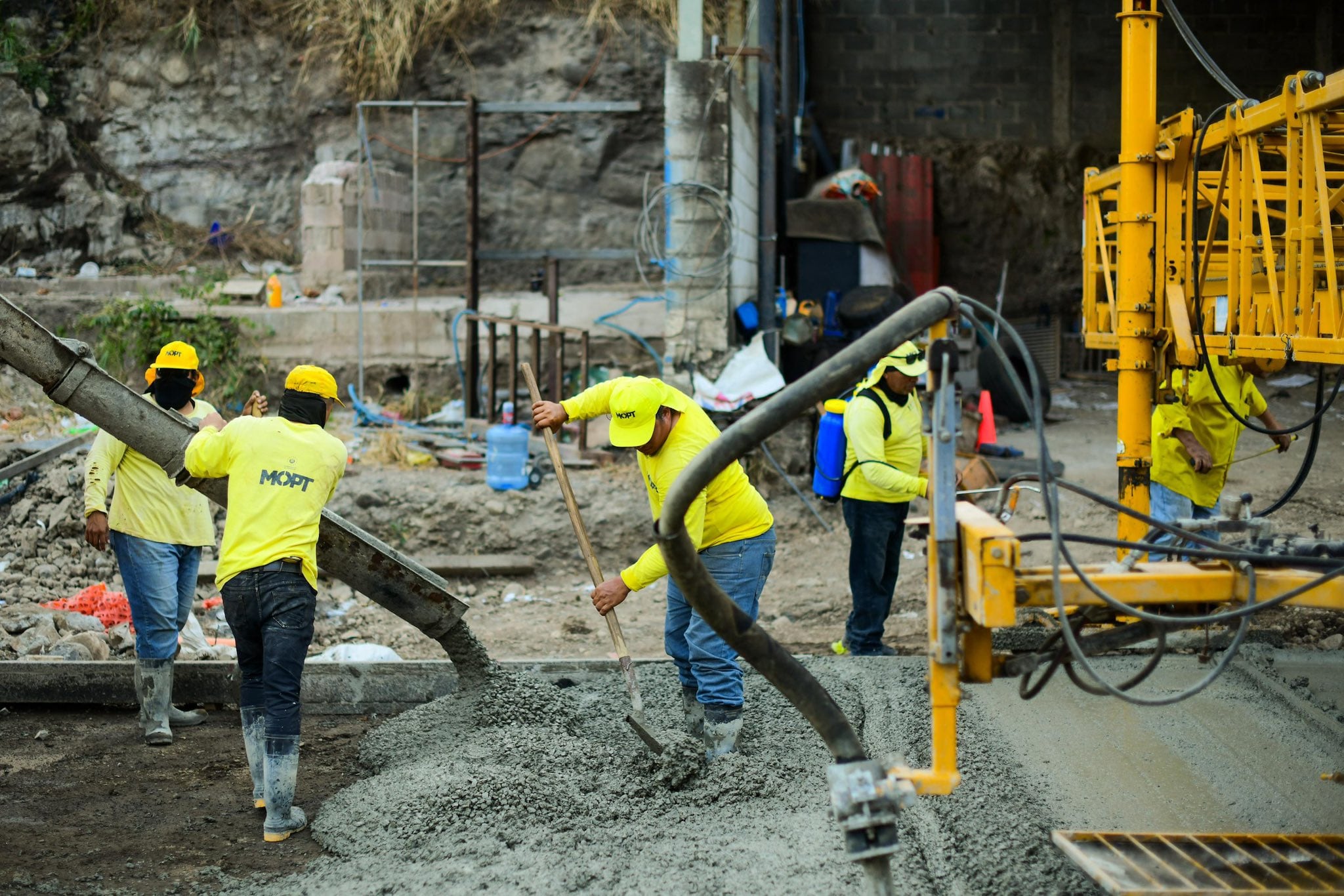 El proyecto de modernización de la carretera Litoral avanza con trabajos simultáneos en varios puntos de La Libertad./(Ministerio de Obras Públicas)