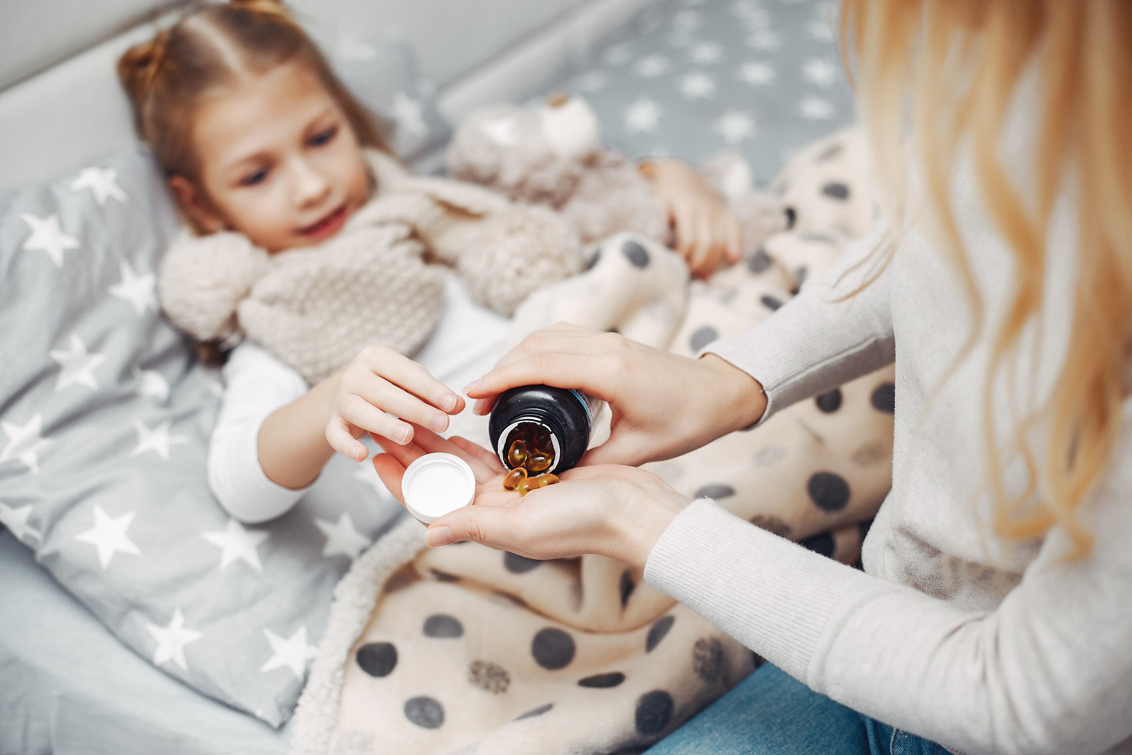 Los multivitamínicos no son necesarios en niños con una dieta balanceada, aunque pueden considerarse en casos de alimentación selectiva (Crédito: Freepik)