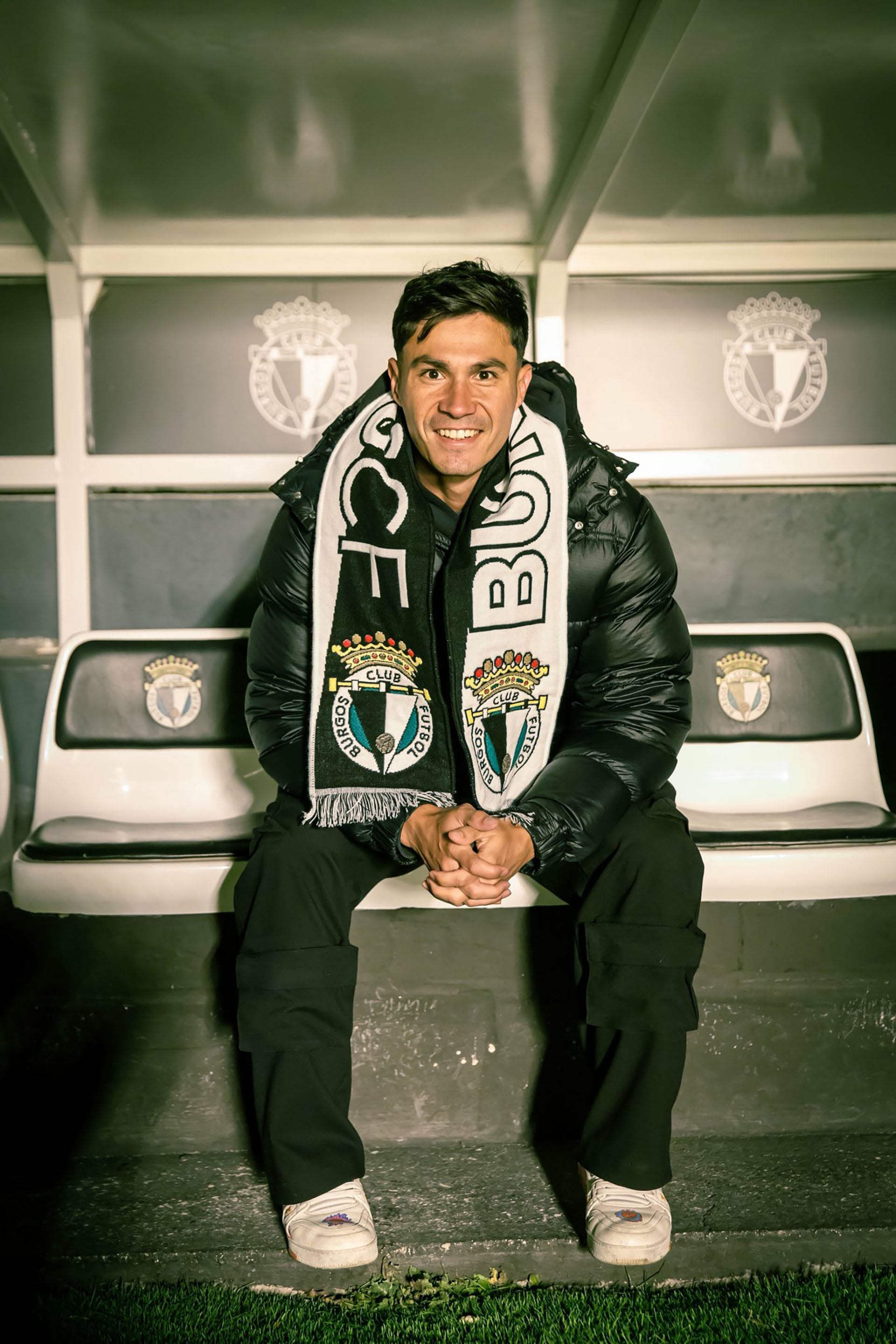 El chileno Pablo Galdames dejó libre Independiente y firmó con Burgos de España (Foto: @Burgos_CF)