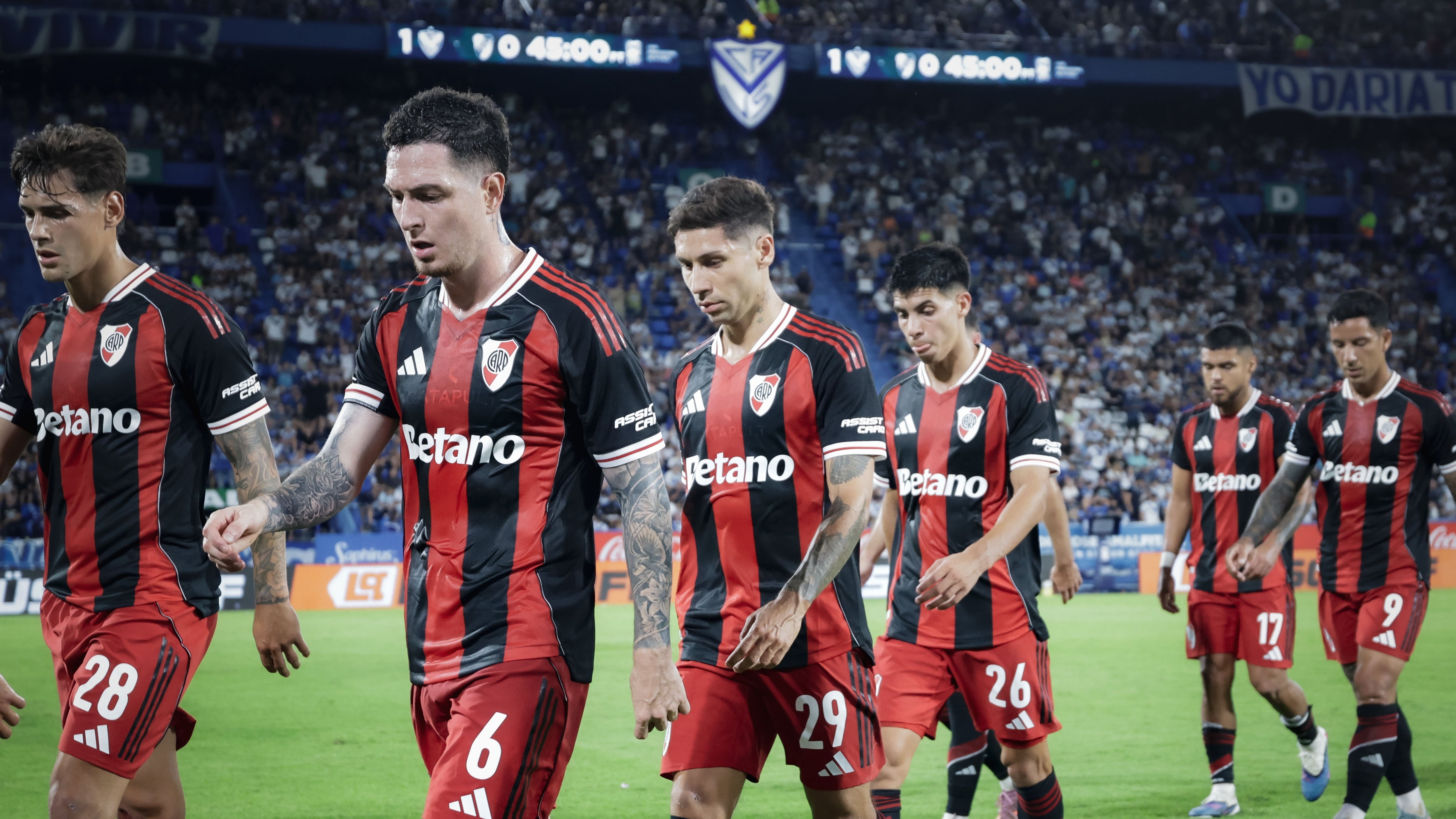 La decepción del plantel de River ante otro duro golpe (FOTOBAIRES)