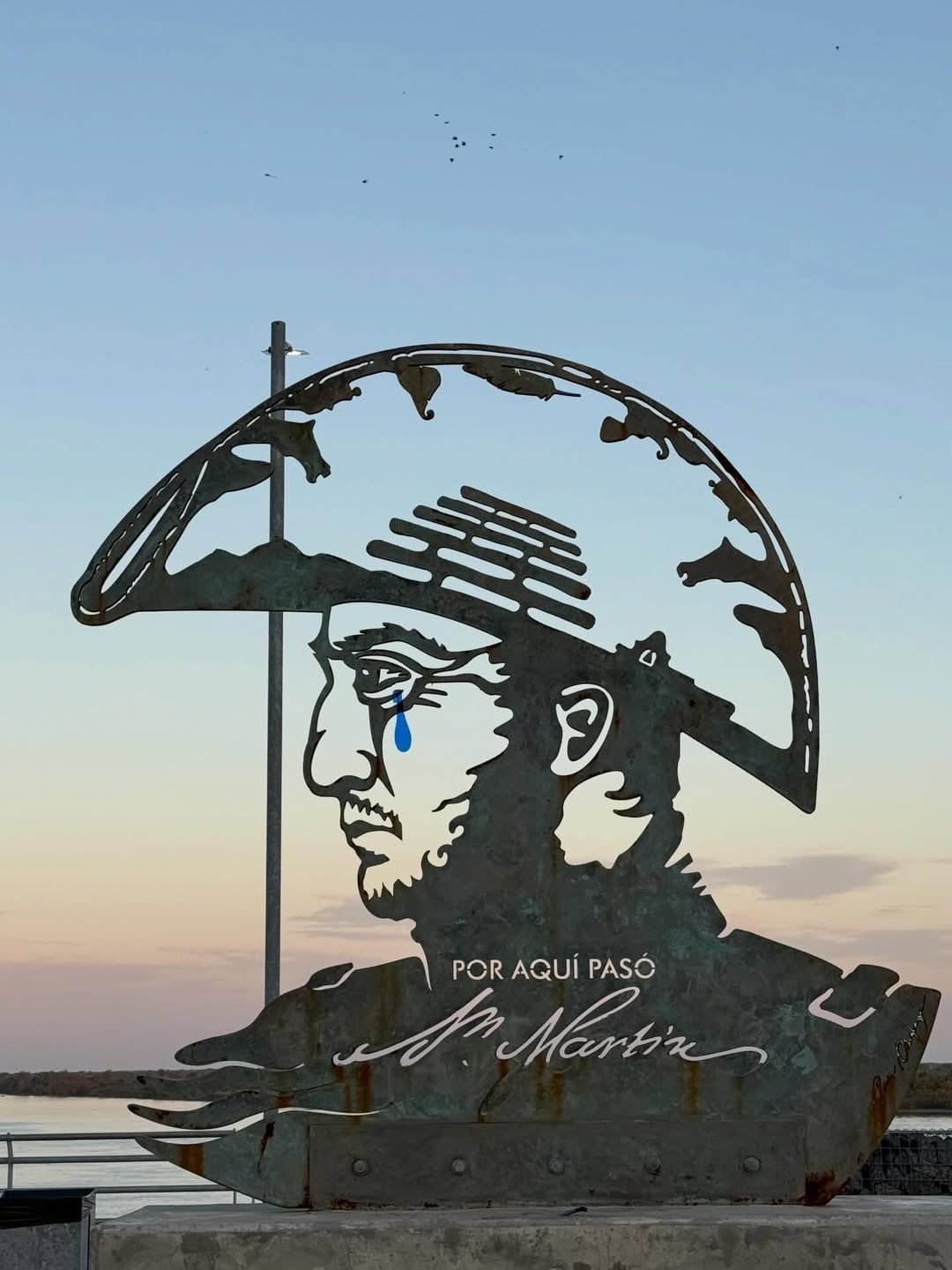 Un artista rosarino intervino una estatua de San Martín en San Lorenzo: le agregaron una lágrima