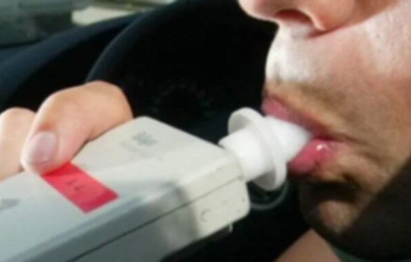 Un conductor tenía tanto alcohol en sangre que superó la capacidad de medición del test utilizado