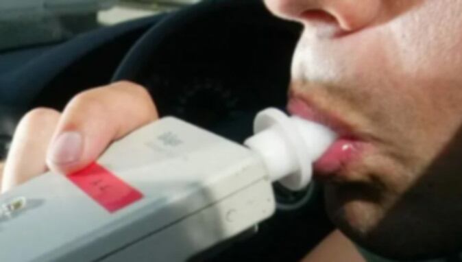 Un conductor tenía tanto alcohol en sangre que superó la capacidad de medición del test utilizado