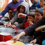 Un estudio científico reveló que la escasez fomenta la cooperación entre personas desconocidas