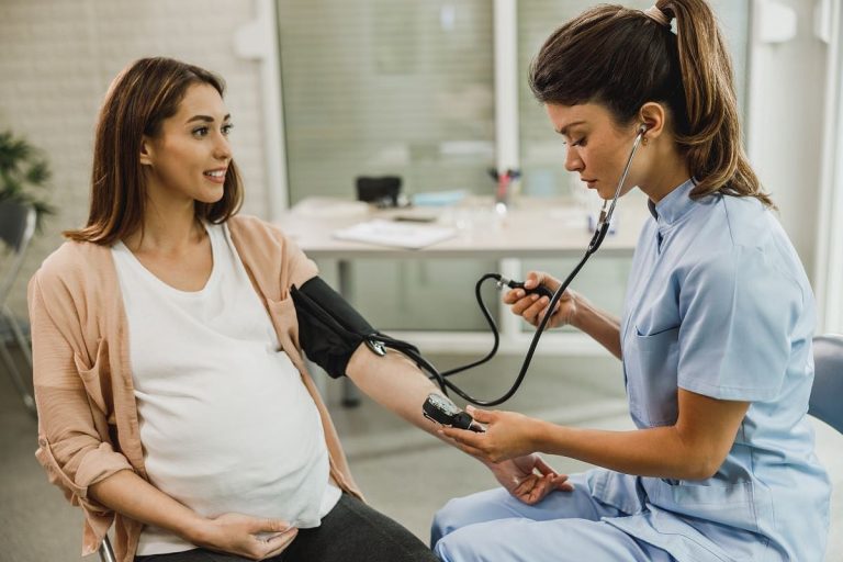 Un paso sencillo puede reducir el riesgo de preeclampsia, según un estudio.