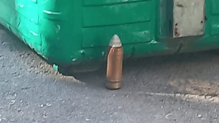 Un recolector de residuos encontró una bomba de aviación en la ciudad de Córdoba