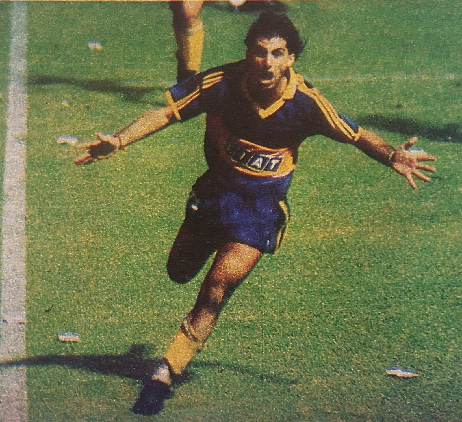 El festejo de Diego Latorre al convertir el cuarto gol sobre la hora