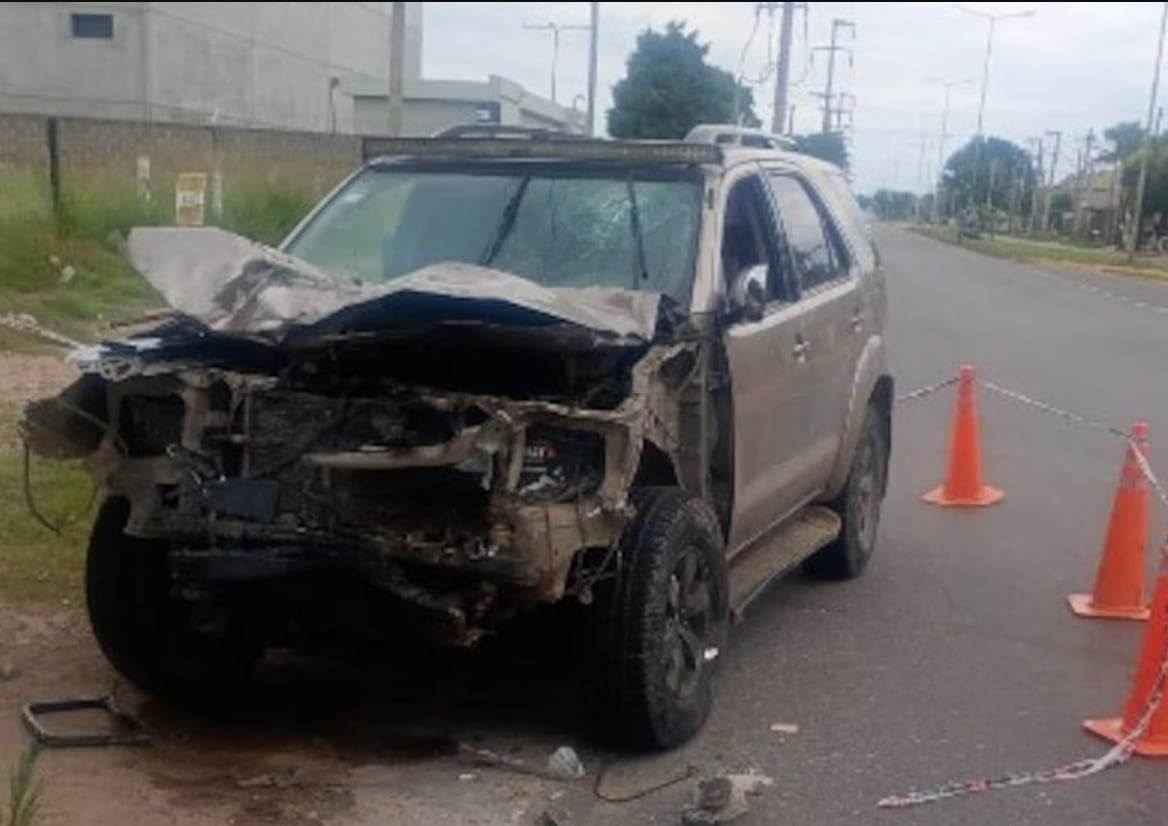 Así quedó la camioneta del joven que embistió al Clio
