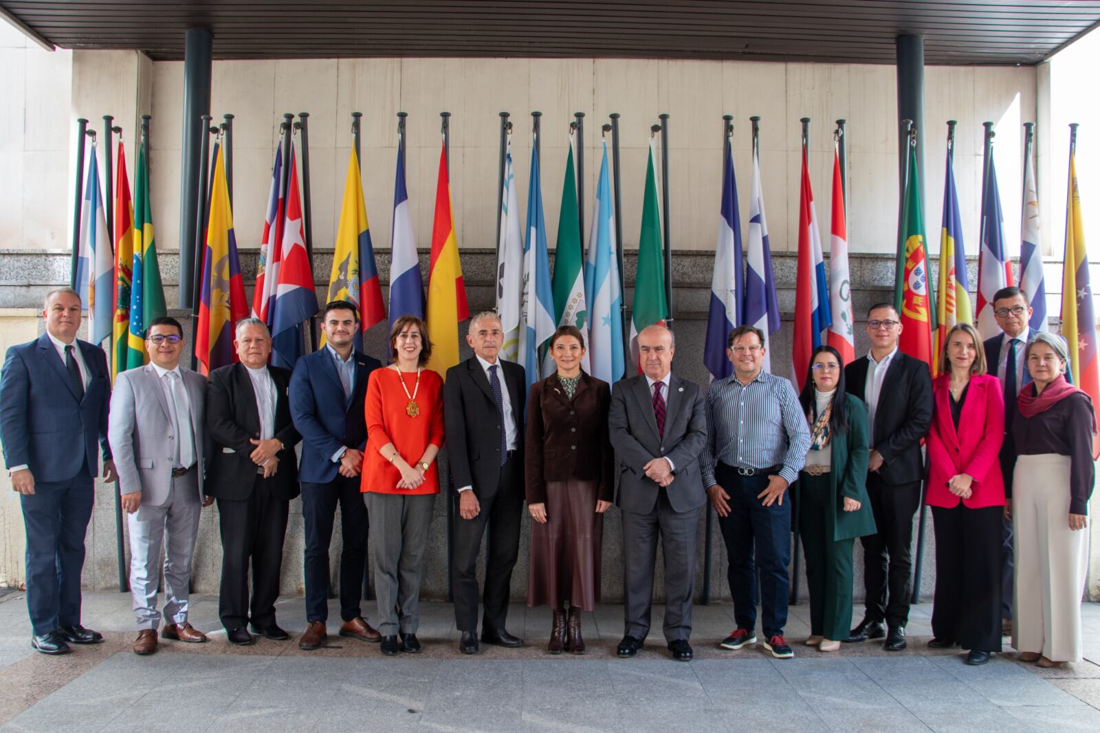 Universidad costarricense fue galardonada en Madrid con el Premio Iberoamericano de Cooperación para el Desarrollo por su liderazgo en educación a distancia