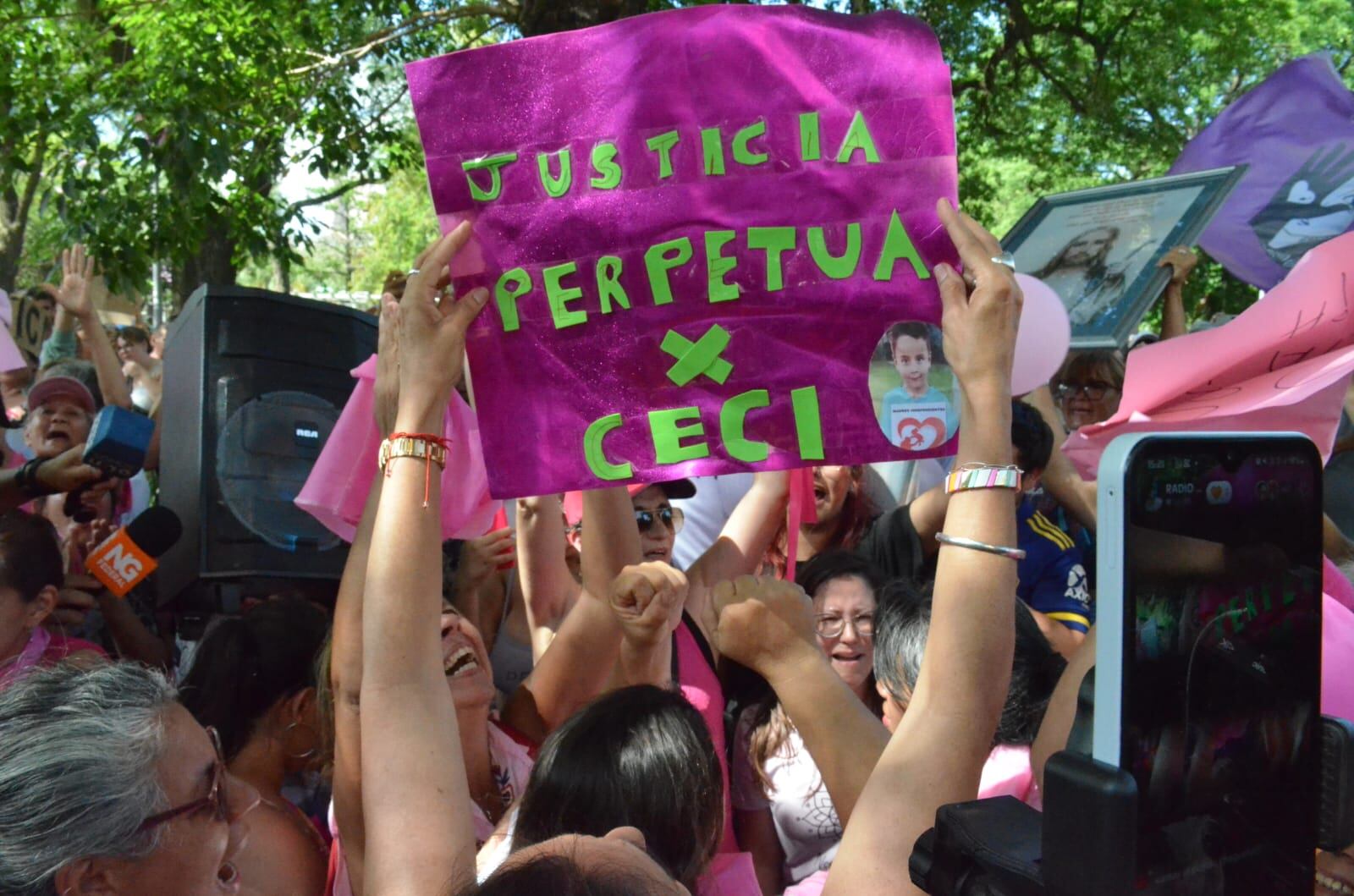 El alivio de las manifestantes tras la lectura del veredicto (Edgard Aguirre)