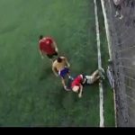 Video: quisieron robarles una bicicleta mientras jugaban al fútbol, frenaron el partido y lo detuvieron