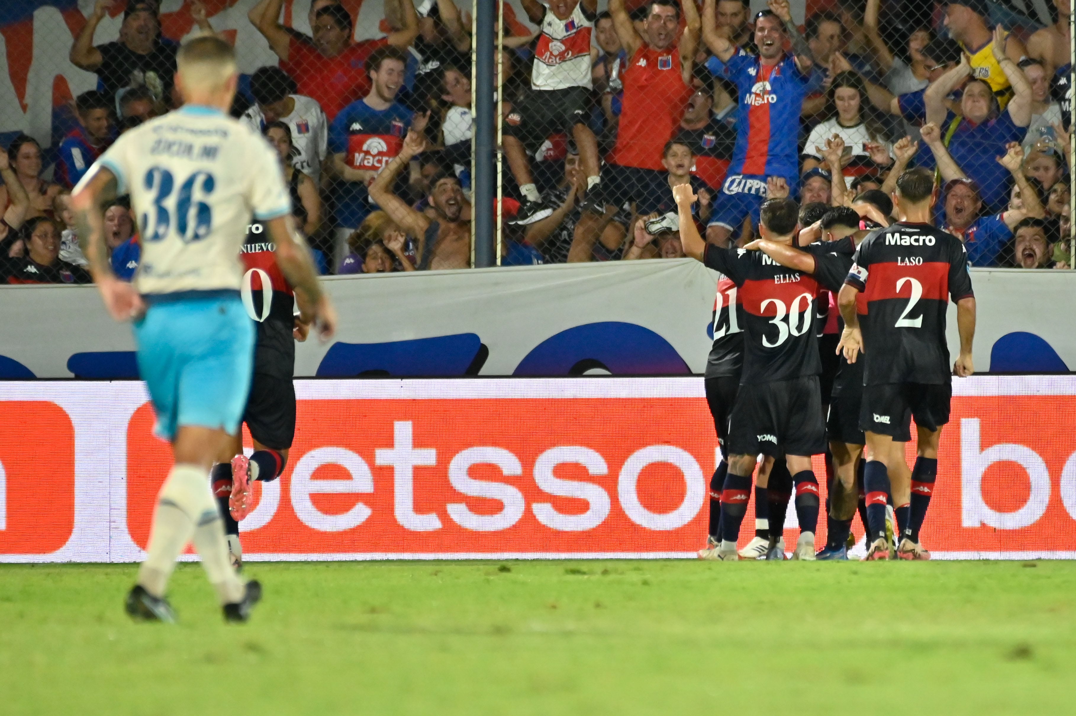 Tigre derrotó a Racing 3-1 por la tercera fecha del Torneo Apertura (Foto: FOTOBAIRES)