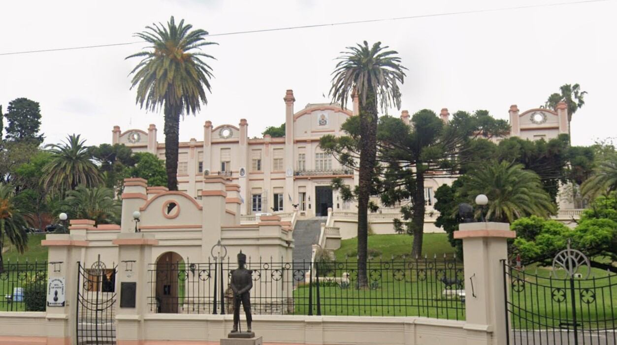 La reliquia nacional fue trasladada desde el Museo Histórico Nacional al cuartel de Palermo