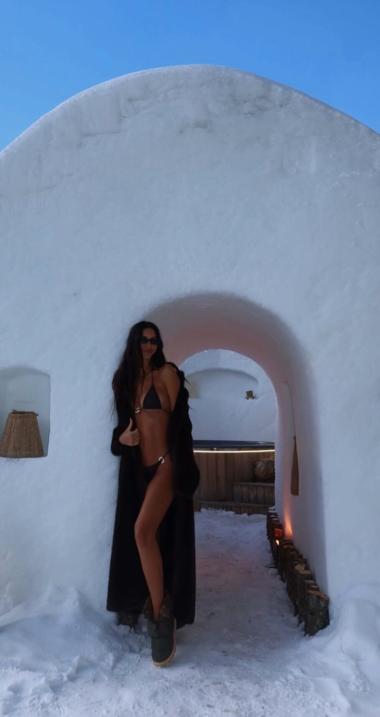 Zaira Nara a pleno en la nieve en Italia: producción en traje de baño, videollamadas con sus hijos y moda al rojo vivo