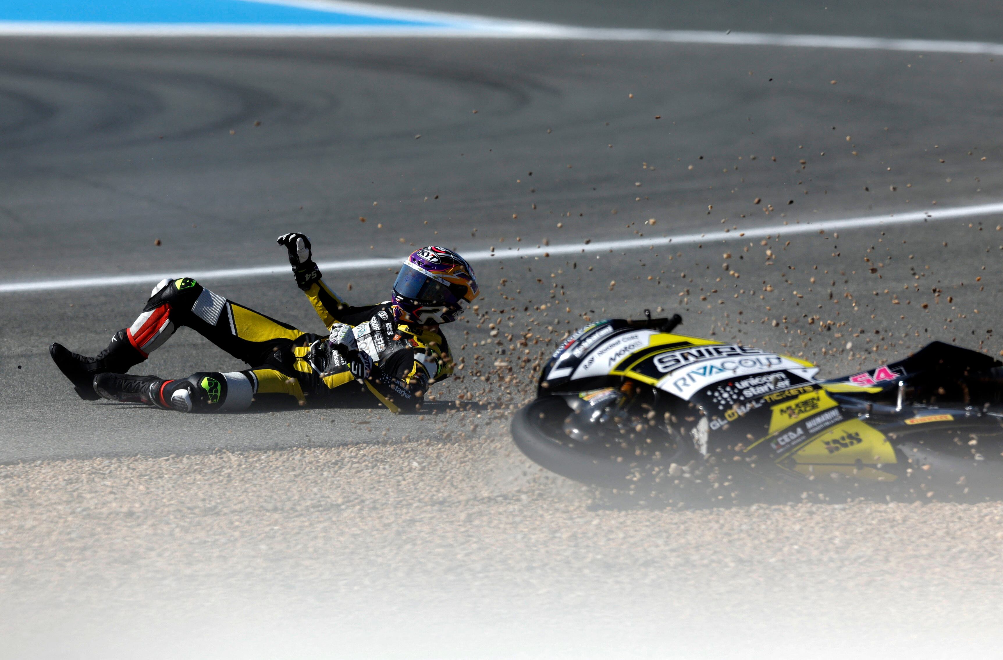 Las nuevas protecciones internas de polímero, junto a refuerzos externos de kevlar y cuero, refuerzan la seguridad en el traje de los motociclistas (REUTERS/Jon Nazca)