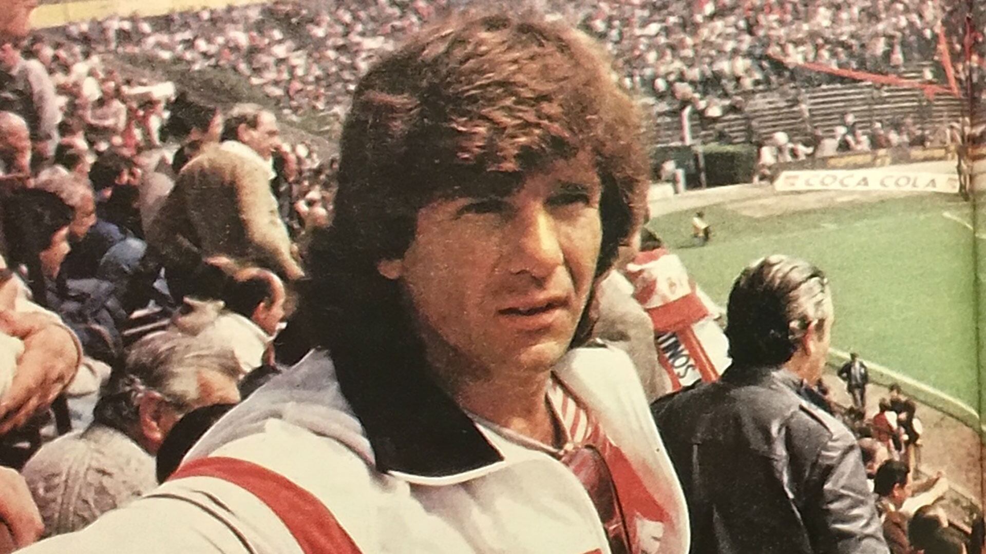 El Bambino, con la indumentaria de River