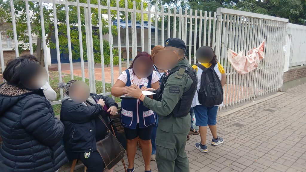 Alarma por la aparición de mensajes mafiosos en escuelas de Rosario: “Nos están usando para comunicarse”