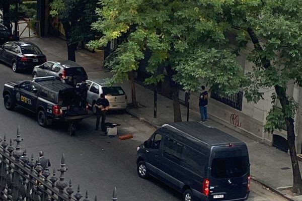 Alarma por un paquete sospechoso frente al Congreso: la Policía verificó que era una mochila abandonada