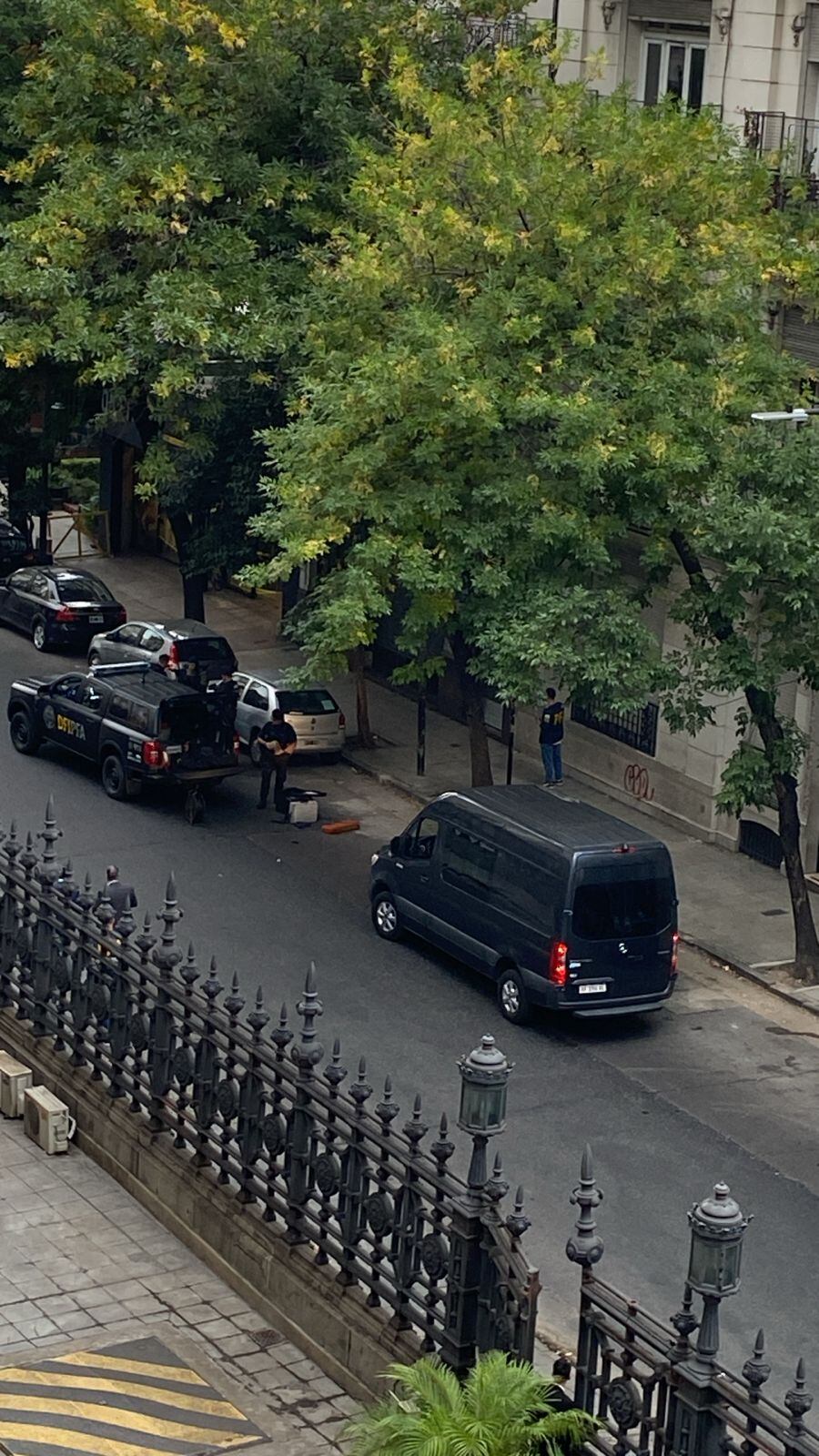 Alarma por un paquete sospechoso frente al Congreso: la Policía verificó que era una mochila abandonada