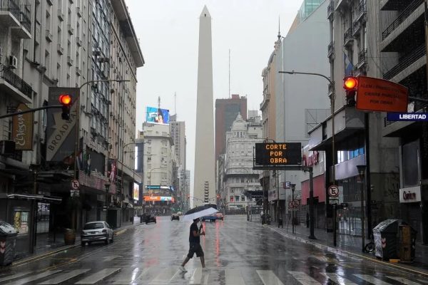 Alerta por tormentas: se esperan fuertes lluvias en La Plata y en el interior bonaerense