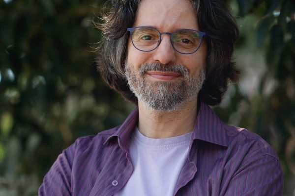 Andrés Neuman: “Nos parece que nuestras vivencias son únicas, por eso nos cuesta compartirlo”