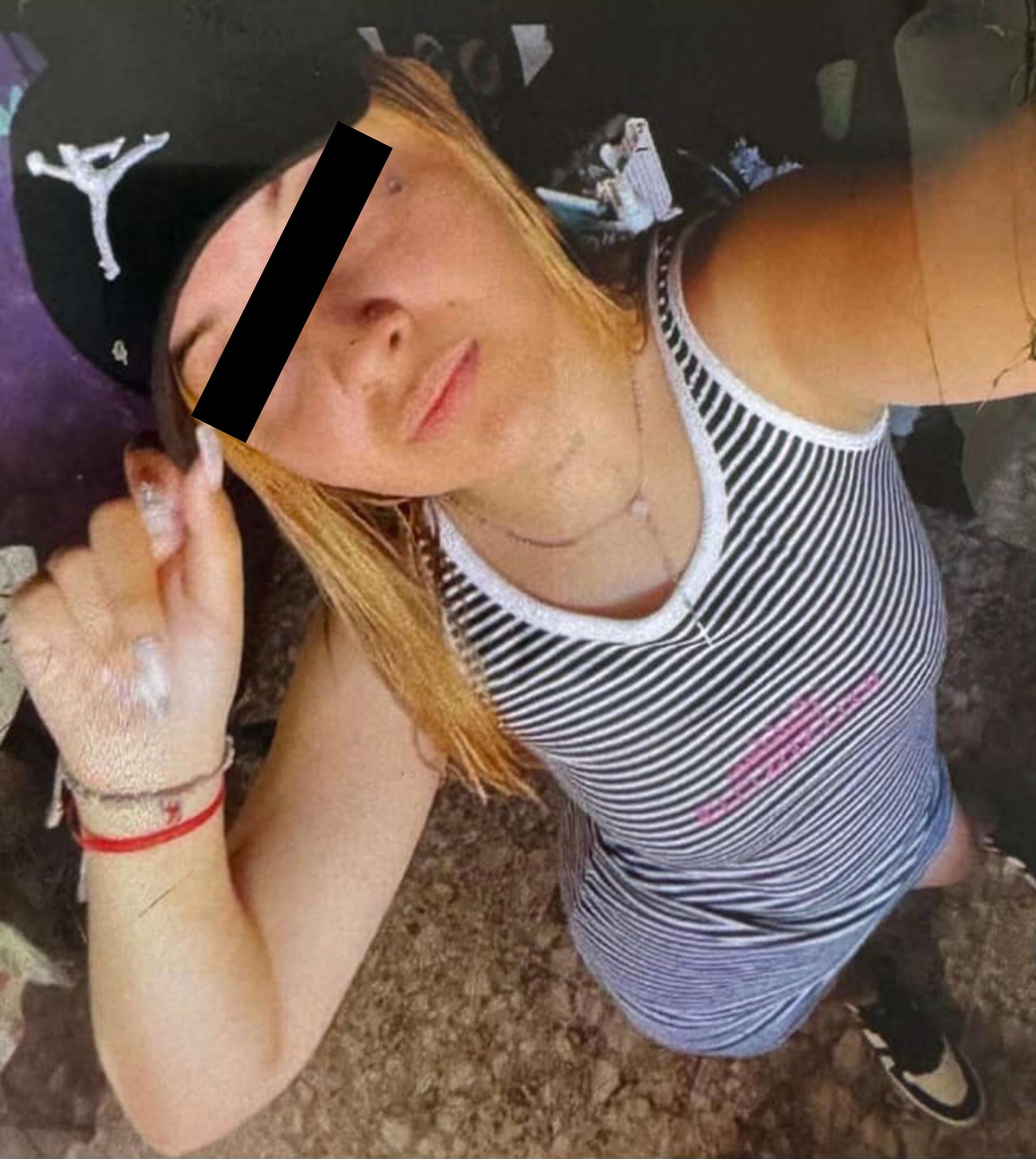 Una imagen de la hermana de uno de los líderes de la notoria organización criminal La Banda del Millón, cuya identidad se mantiene en reserva, en un contexto relacionado a investigaciones recientes.