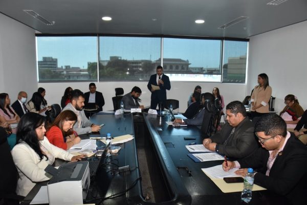 Asamblea de Panamá discute etiquetas de advertencia en alimentos