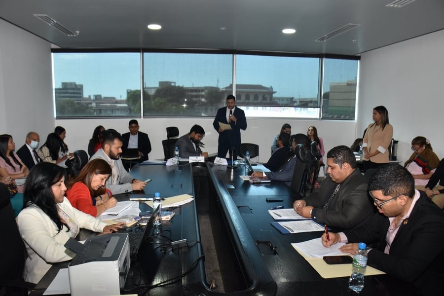 Asamblea de Panamá discute etiquetas de advertencia en alimentos