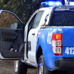 Atacaron con botellas y fierros a tres policías que intentaban intervenir en una pelea familiar en Neuquén