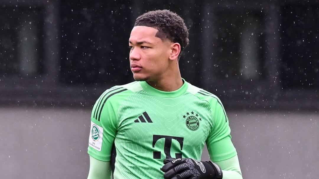 Leonard Prescott podría debutar como profesional a los 16 años en Bayern Múnich