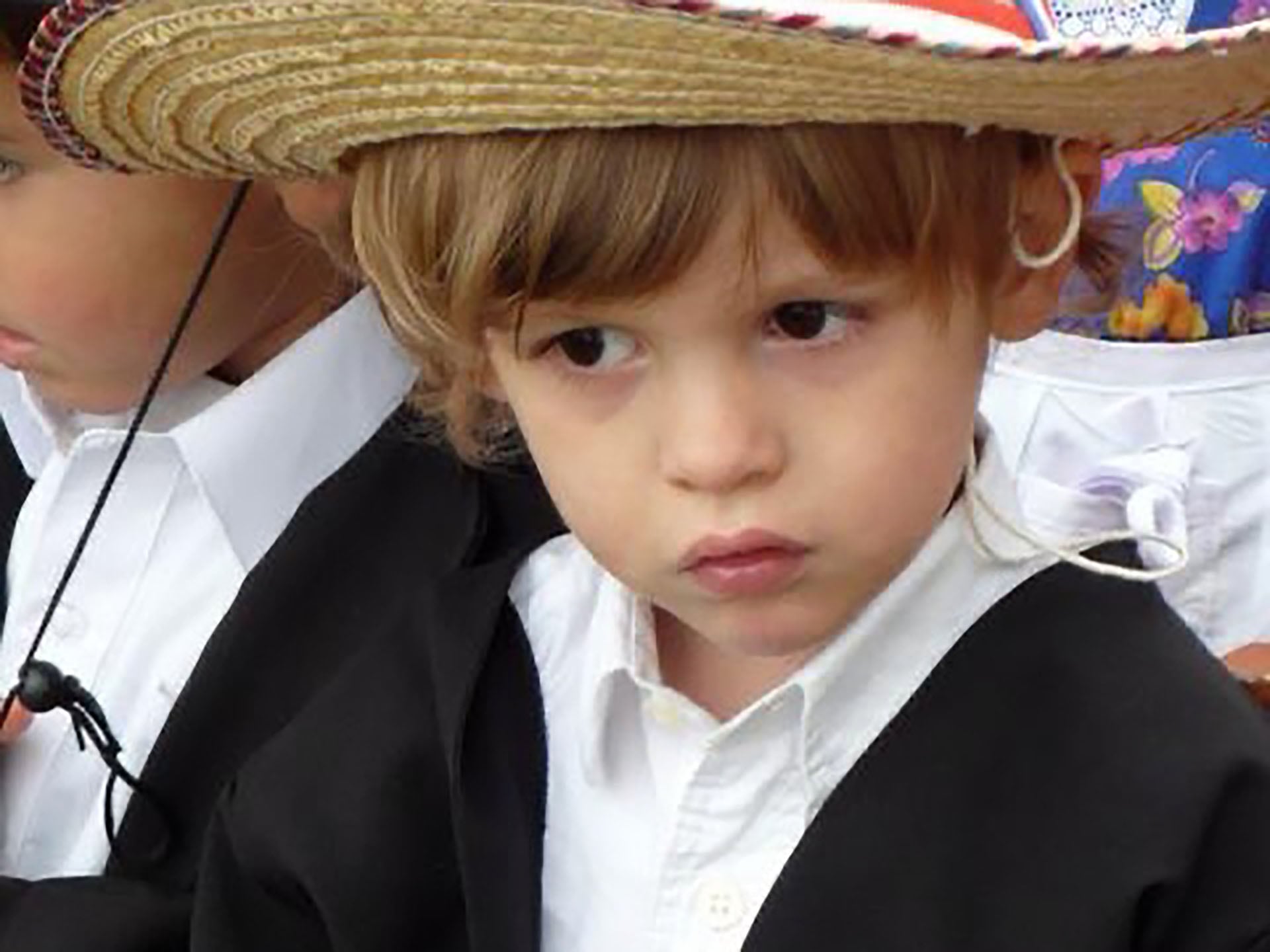 “Una madrugada de tormenta naciste como un rockero