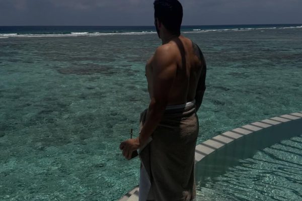 Bikini, relax y accesorios de lujo: el estilo de Wanda Nara en su escapada romántica a Maldivas