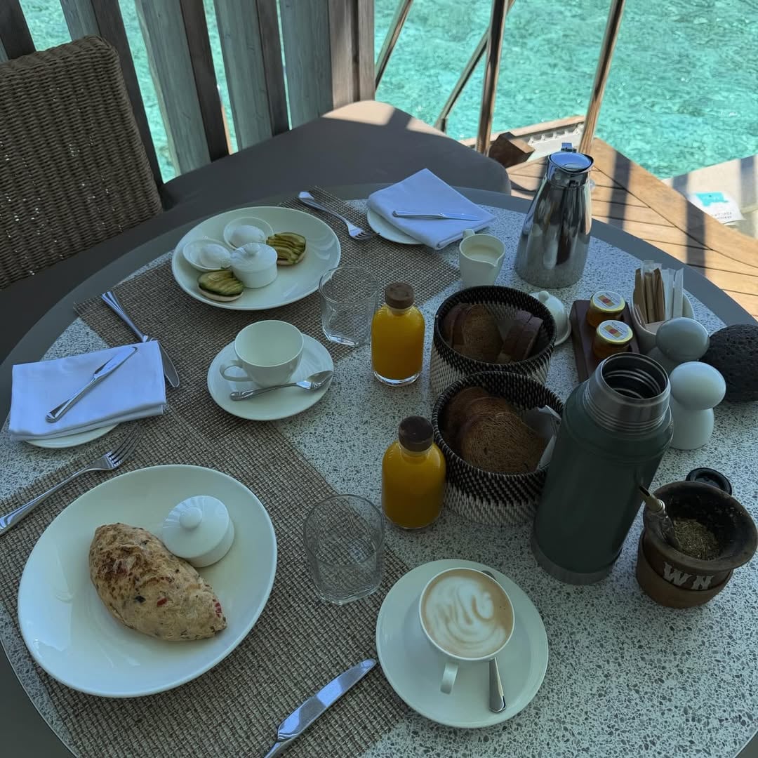 Wanda Nara y Martín Migueles disfrutan de un exclusivo desayuno con vista al mar turquesa de Maldivas durante sus vacaciones