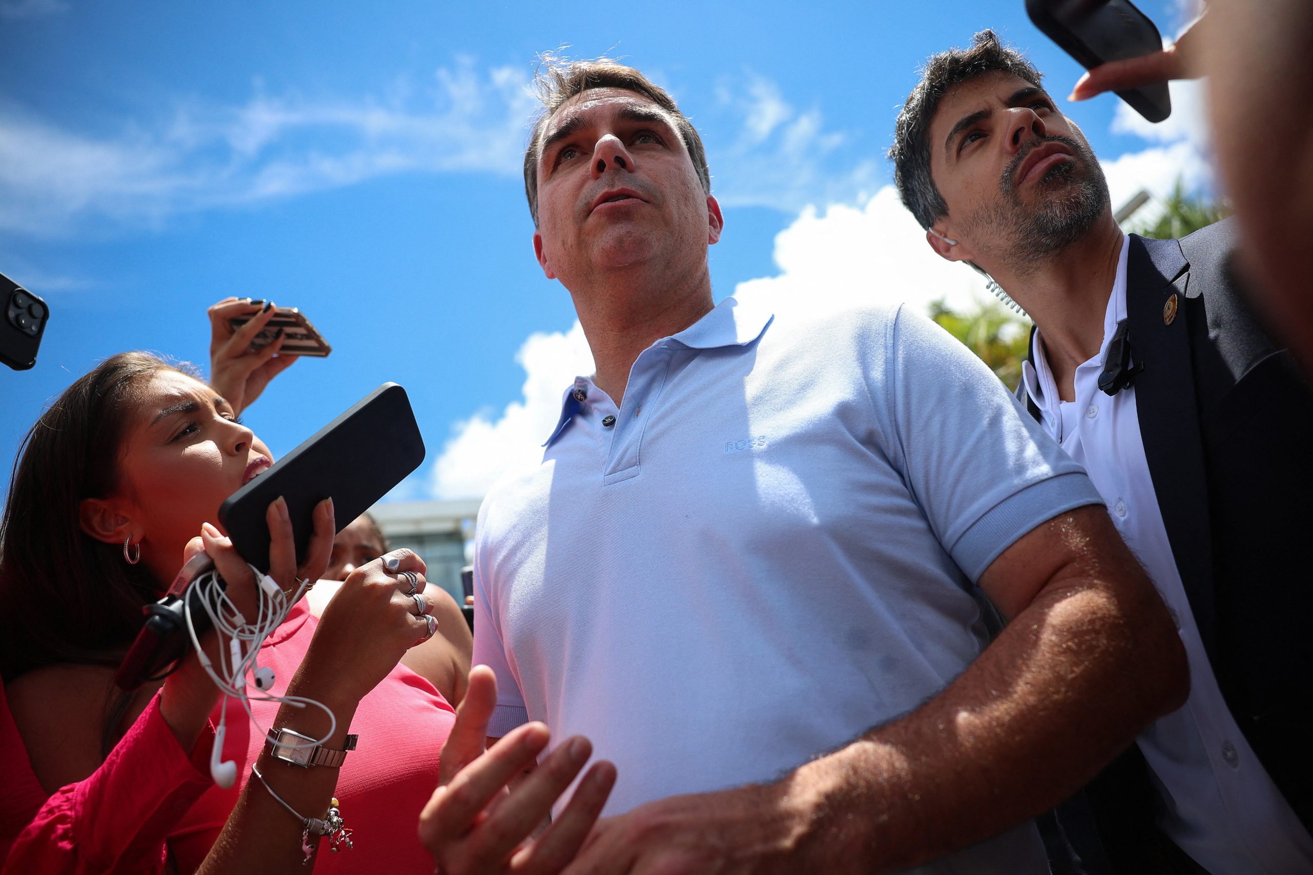 Bolsonaro mostró mejores pero sigue en terapia intensiva y sin previsión de alta