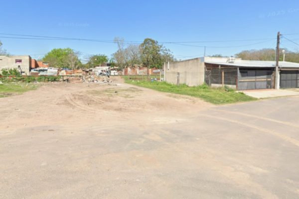 Buscan a un hombre acusado de asesinar a puñaladas a su padrastro por no darle dinero para comprar drogas