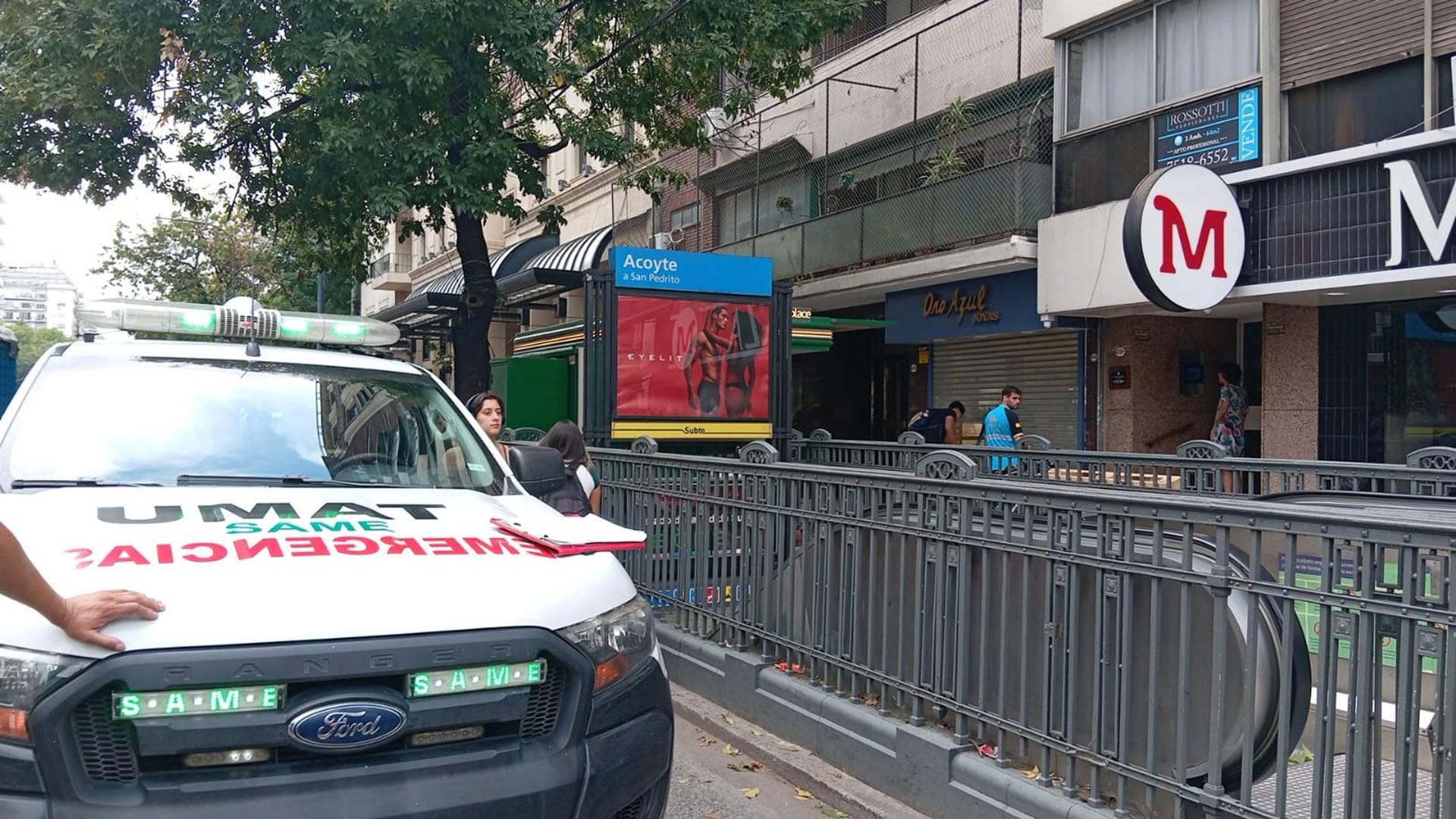 Caballito: cayó mampostería dentro de un local de comidas y evacuaron a clientes y empleados