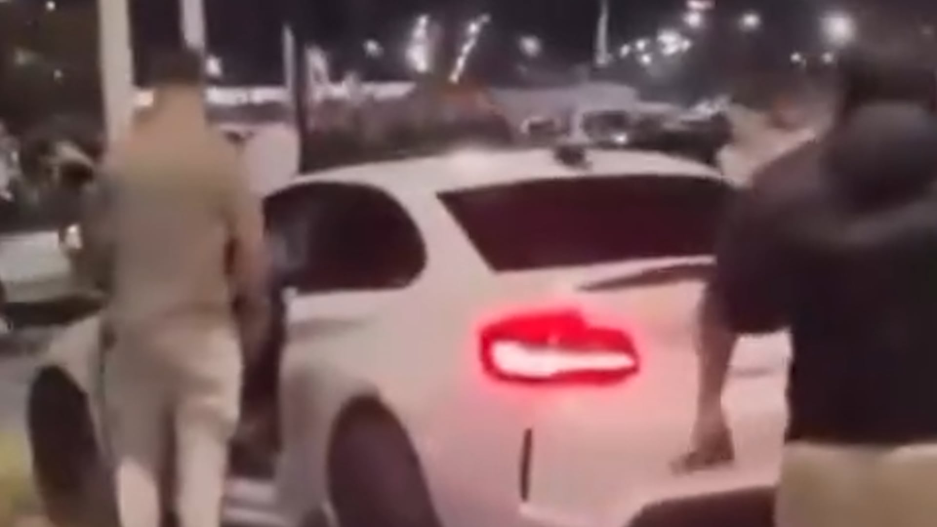 Uno de los conductores perdió el control de su BMW e impactó contra el público.