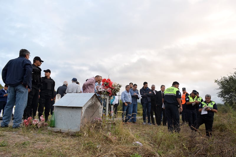 En el lugar donde encontraron el cuerpo de Paulina, ahora hay un santuario en su recuerdo