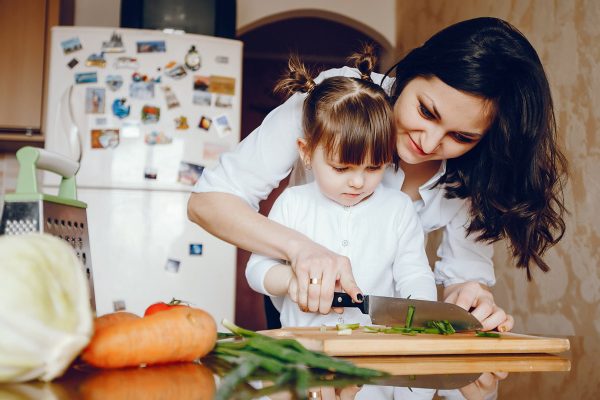Cómo la dieta puede fortalecer las defensas del cuerpo: alimentos recomendados y lo que se debe evitar