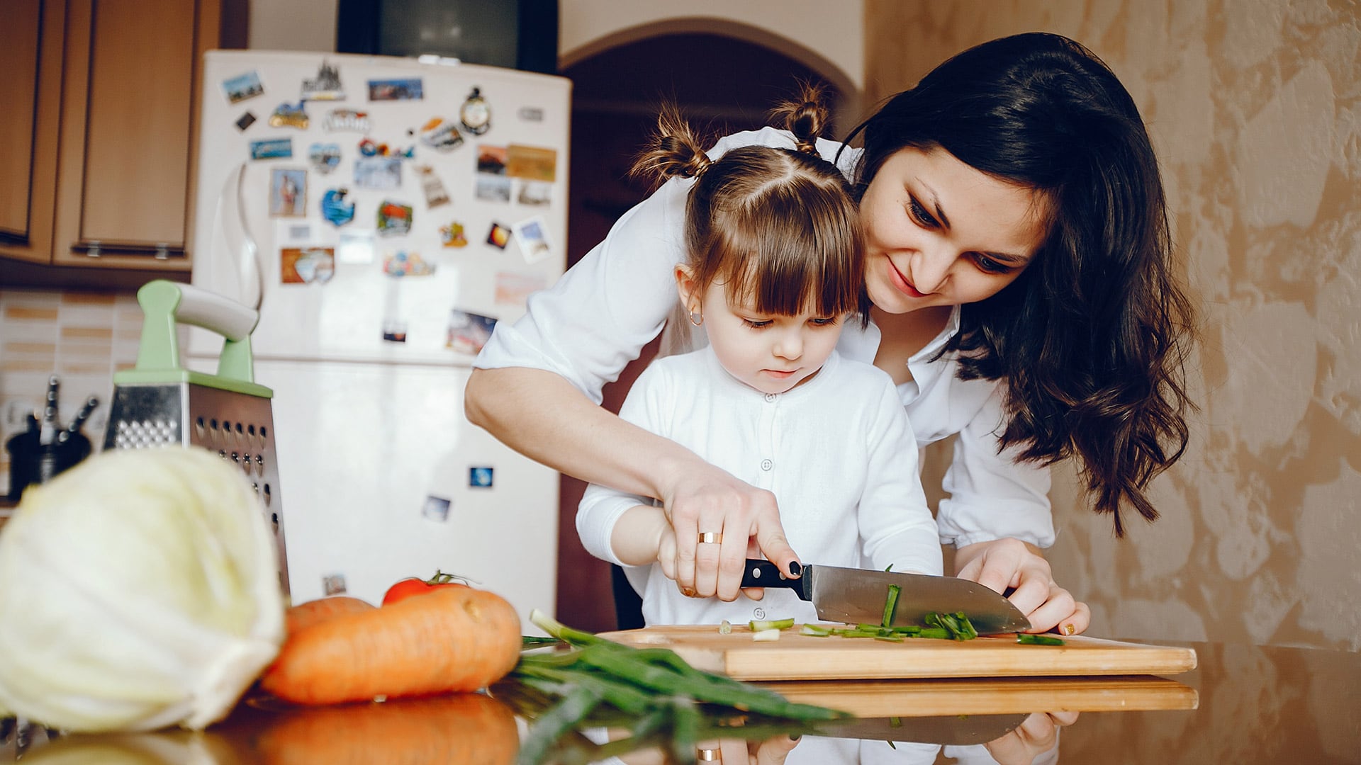 Cómo la dieta puede fortalecer las defensas del cuerpo: alimentos recomendados y lo que se debe evitar