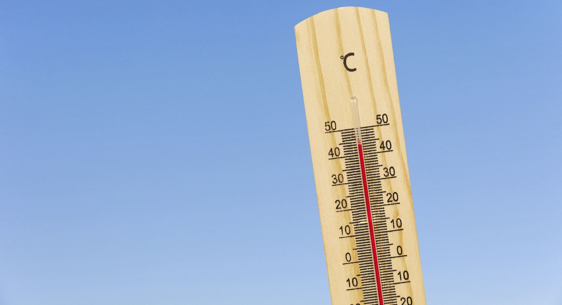 El pronóstico de otoño 2026 anticipa temperaturas superiores a la normal en diversas regiones del país (Freepik)