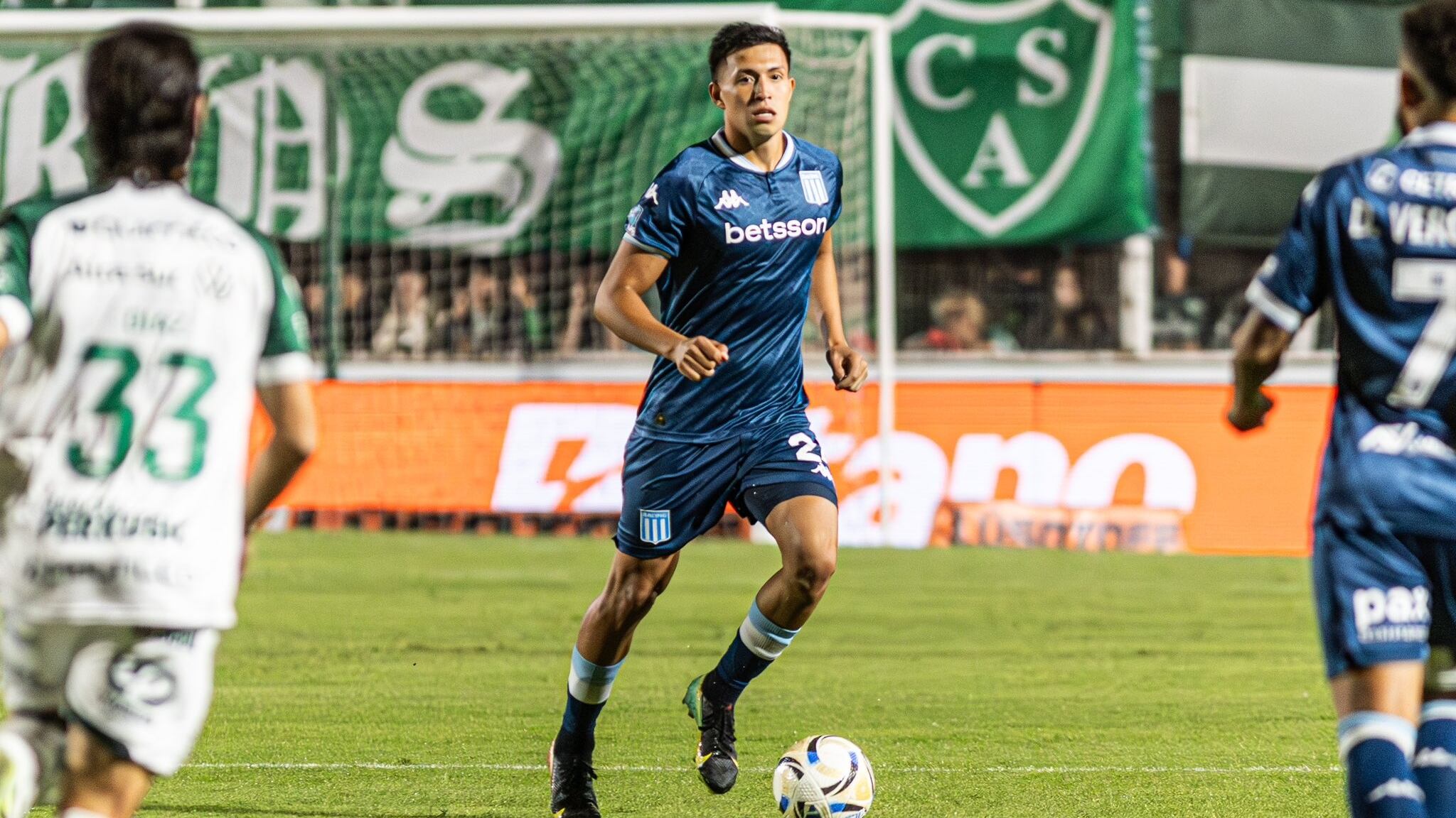 Racing visitó a Sarmiento en Junín (@RacingClub)